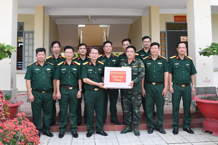 Bộ CHQS tỉnh Tây Ninh kiểm tra công tác thực hiện nhiệm vụ quân sự, quốc phòng tại các đơn vị biên giới