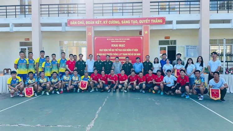Trung đoàn Minh Đạm tổ chức hoạt động thể dục thể thao chào mừng kỷ niệm 80 năm Cách mạng tháng Tám thành công và Quốc khánh 2/9