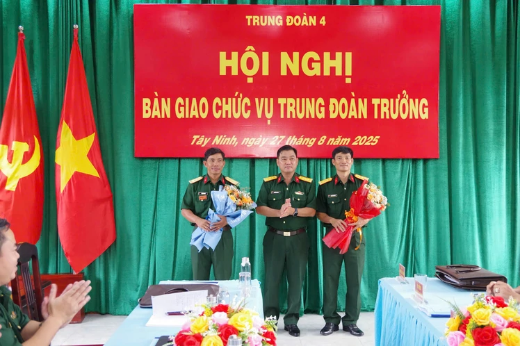 Hội nghị bàn giao chức vụ Trung đoàn trưởng Trung đoàn 4, Sư đoàn 5 