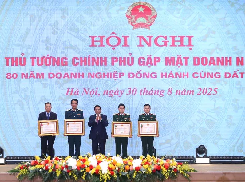 Tập đoàn Viettel đón nhận Huân chương Bảo vệ Tổ quốc hạng Nhất lần thứ hai
