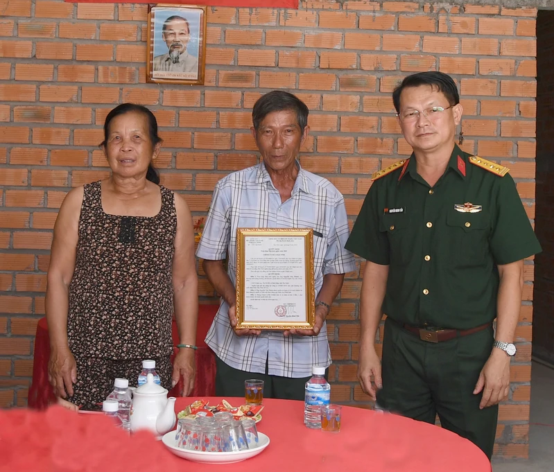Bộ CHQS tỉnh Tây Ninh trao tặng nhà tình nghĩa 