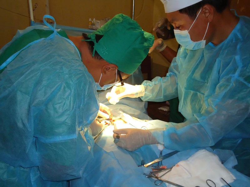 Tổ quân y Bệnh viện Quân y 7B cấp cứu thành công bệnh nhân viêm ruột thừa cấp tại đảo Trường Sa Đông