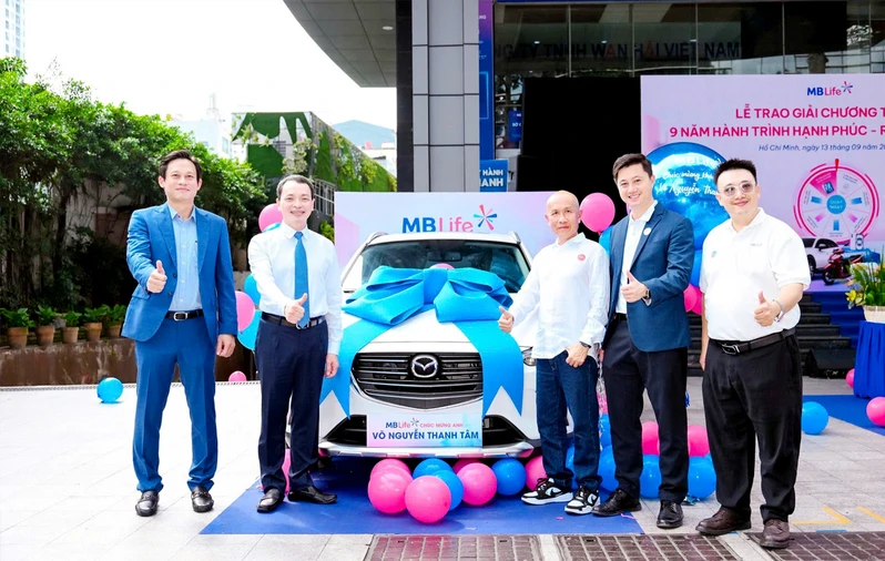 Bảo hiểm MB Life trao thưởng ôtô cho khách hàng
