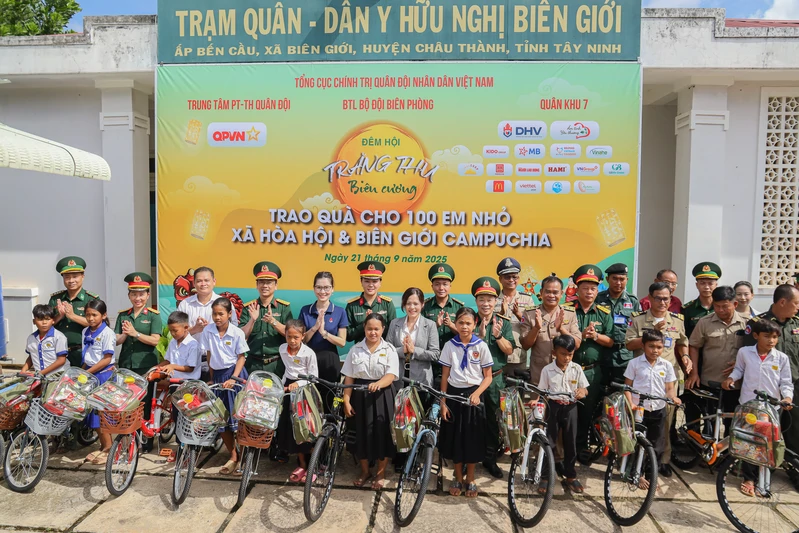 Mang đến mùa Trung thu ý nghĩa cho thiếu nhi vùng biên giới 