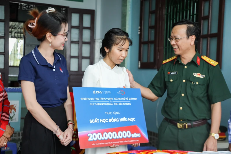 Thắp sáng ước mơ của học sinh nghèo