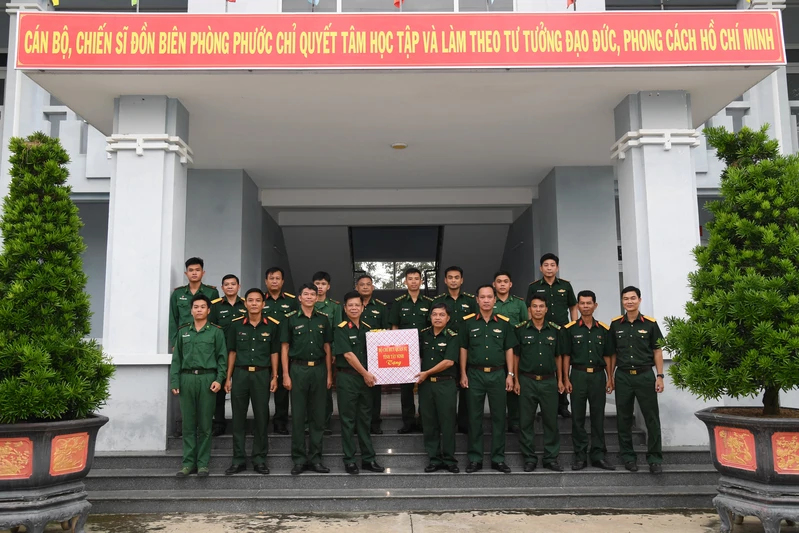 Bộ CHQS tỉnh Tây Ninh thăm, động viên các lực lượng trên tuyến biên giới