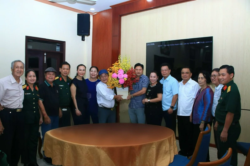 Thủ trưởng Cục Chính trị Quân khu 7 gặp mặt các nhạc sĩ Hội Âm nhạc TPHCM