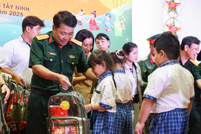 Tết Trung thu sớm cho thiếu nhi xã Châu Thành, tỉnh Tây Ninh