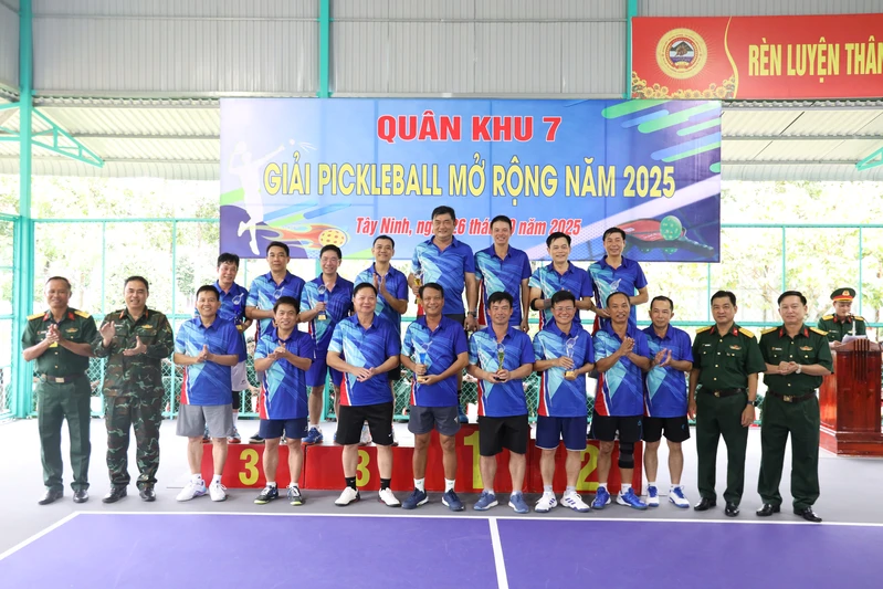 Sư đoàn 5 tổ chức giải Pickleball mở rộng năm 2025
