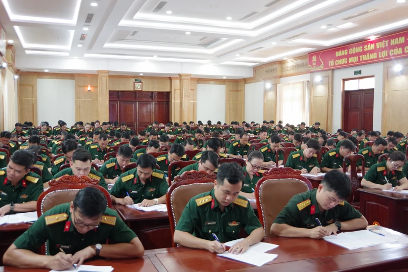 Bộ Tham mưu Quân khu kiểm tra nhận thức chính trị năm 2025
