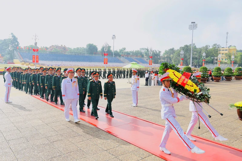 Khối diễu binh, diễu hành Quân khu 7 vào Lăng viếng Chủ tịch Hồ Chí Minh