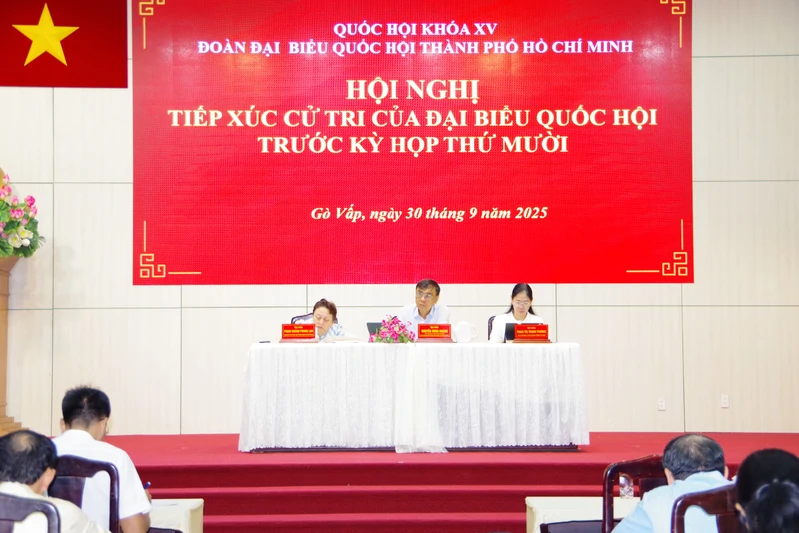 Đoàn đại biểu Quốc hội TP. Hồ Chí Minh (tổ đại biểu số 7) tiếp xúc cử tri trước kỳ họp thứ 10 của Quốc hội khóa XV