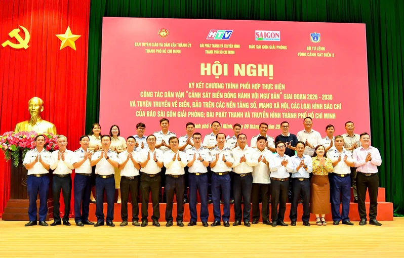 Vùng Cảnh sát biển 3 phối hợp tuyên truyền, củng cố “thế trận lòng dân” trên biển