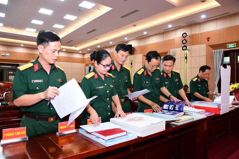 Cục Chính trị Quân khu 7 tổ chức chấm thi tìm hiểu 80 năm Ngày truyền thống Cục Chính trị