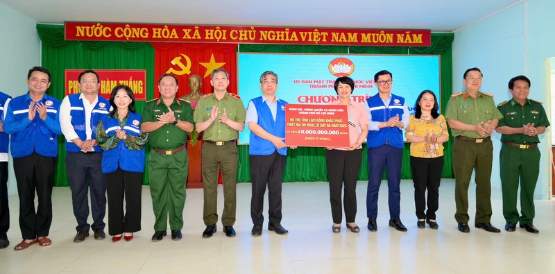 TP Hồ Chí Minh hỗ trợ tỉnh Lâm Đồng 10 tỷ đồng khắc phục thiệt hại do mưa lũ