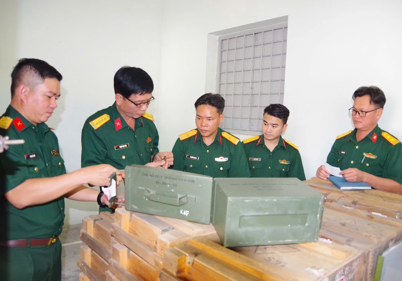 Quân khu 7 kiểm tra công tác kiểm kê trang thiết bị kỹ thuật tại Trung đoàn Gia Định