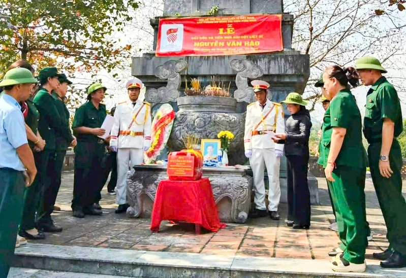 Trang trọng cất bốc, tiễn đưa hài cốt liệt sĩ về quê hương