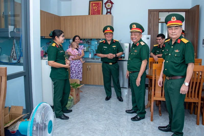 Thiếu tướng Trần Chí Tâm kiểm tra công tác quản lý, sử dụng nhà ở công vụ
