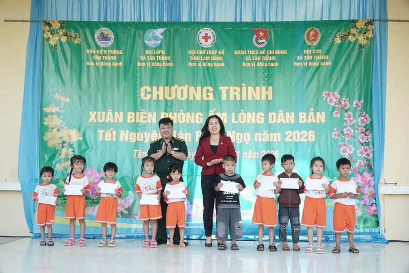 Xuân Biên phòng ấm lòng dân bản tại xã Tân Thành, tỉnh Lâm Đồng