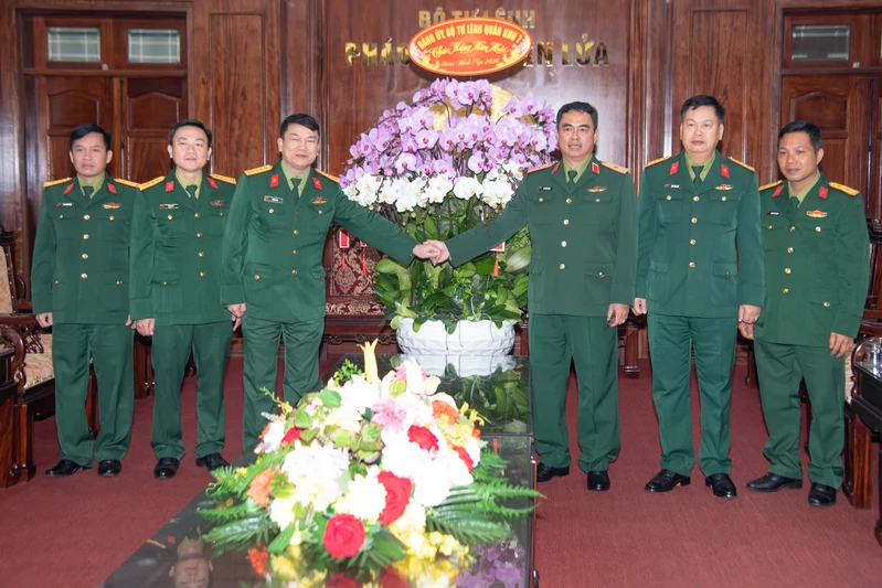 Thiếu tướng Lê Xuân Bình chúc tết các đơn vị trực thuộc Bộ Quốc phòng