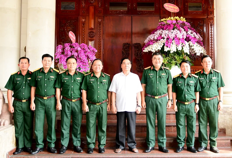 Tư lệnh Quân khu 7 chúc Tết nguyên lãnh đạo Đảng, Nhà nước, Quân đội