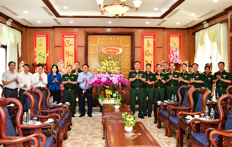 Thiếu tướng Lê Xuân Bình, Phó Tư lệnh, Tham mưu trưởng Quân khu chúc Tết tại tỉnh Tây Ninh