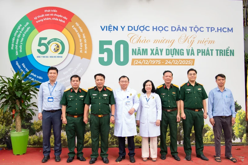 Đoàn công tác Quân khu 7 thăm, chúc Tết các Bệnh viện tại TP. Hồ Chí Minh