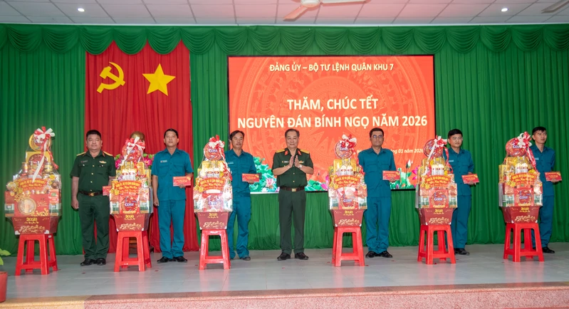 Đảng ủy, Bộ Tư lệnh Quân khu thăm, chúc tết Nguyên đán Bính Ngọ 2026 tại tỉnh Tây Ninh