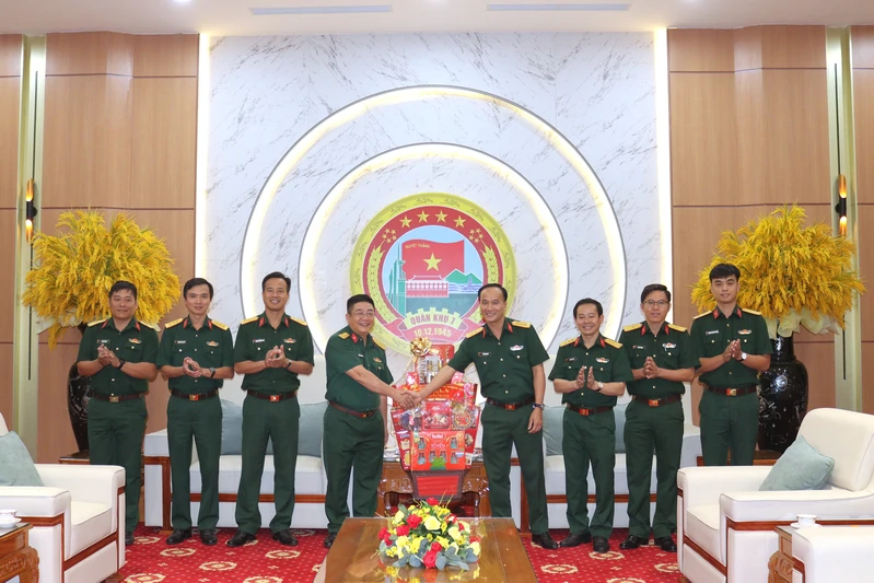 Bộ CHQS tỉnh Đồng Nai chúc Tết Bộ Tư lệnh Quân khu 7
