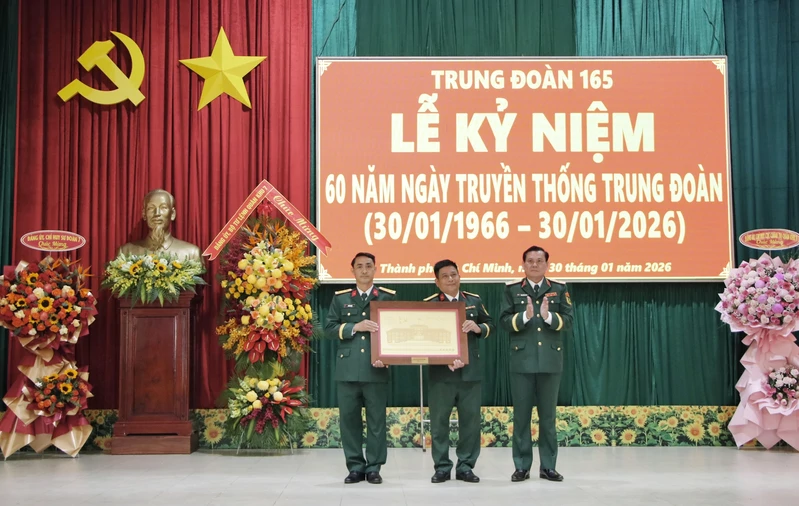 Kỷ niệm 60 năm Ngày truyền thống Trung đoàn 165, Sư đoàn 7
