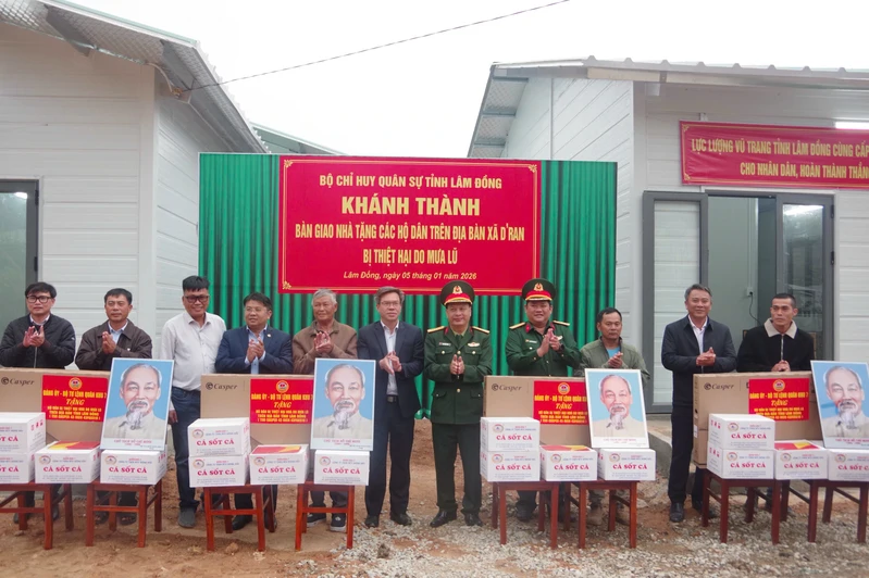 Bộ CHQS tỉnh bàn giao 4 căn nhà trong “Chiến dịch Quang Trung”