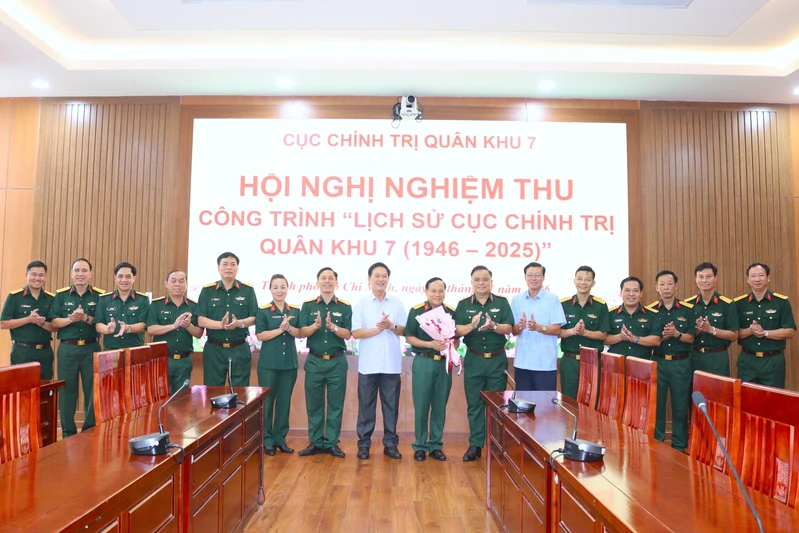 Cục Chính trị Quân khu 7 nghiệm thu công trình “Lịch sử Cục Chính trị Quân khu 7 (1946 - 2025)”
