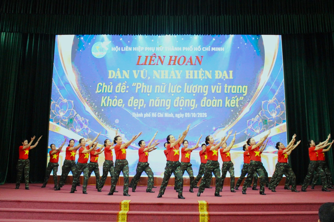 Liên hoan dân vũ và hội thao với chủ đề “Phụ nữ LLVT khỏe, đẹp, năng động, đoàn kết” 