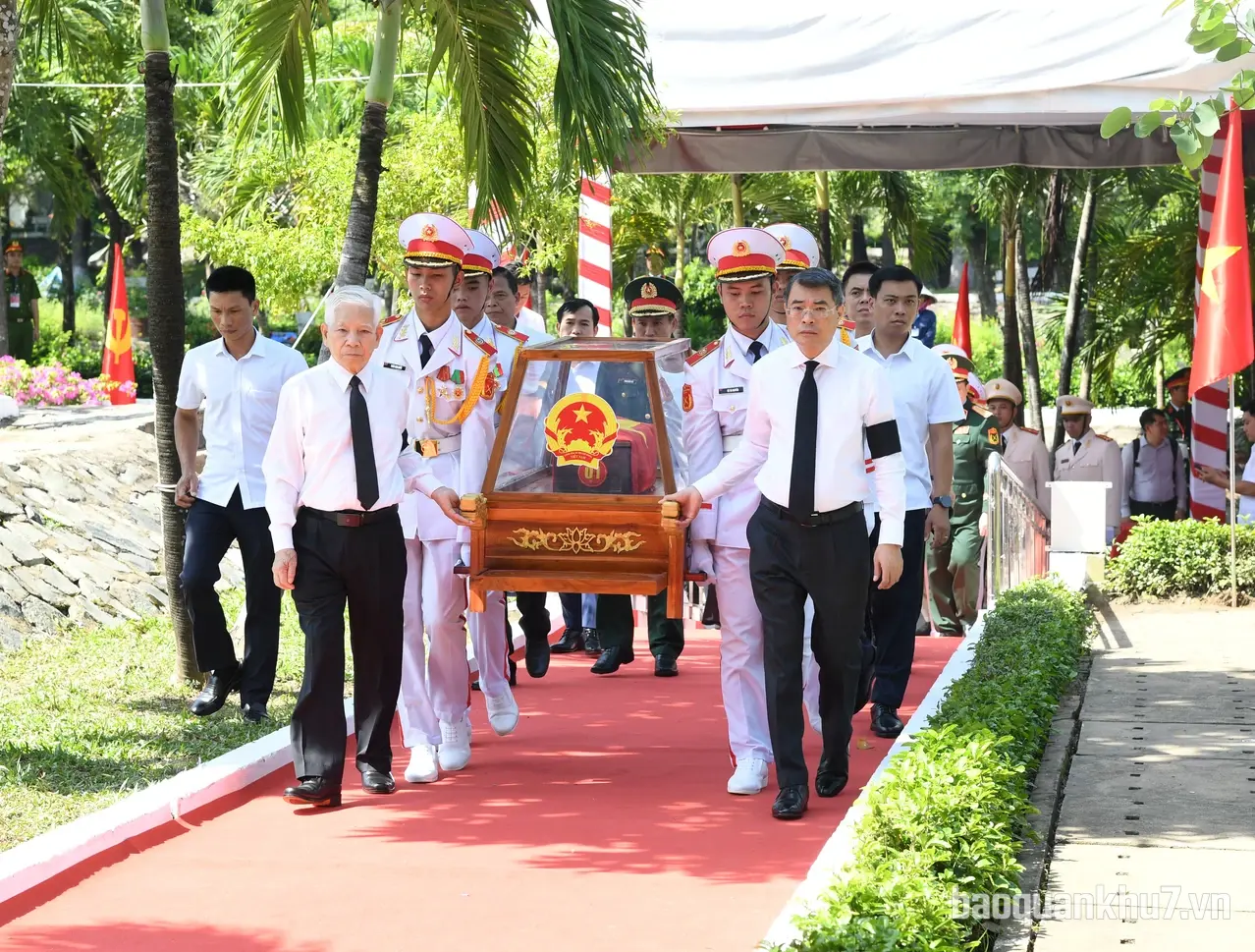 Trang trọng tổ chức lễ truy điệu, an táng 731 hài cốt liệt sĩ tại công viên Lê Thị Riêng