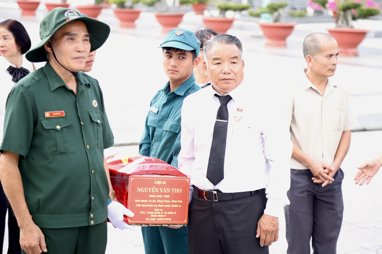 Hội Hỗ trợ gia đình liệt sĩ Việt Nam đưa hài cốt liệt sĩ tại tỉnh Tây Ninh về quê hương