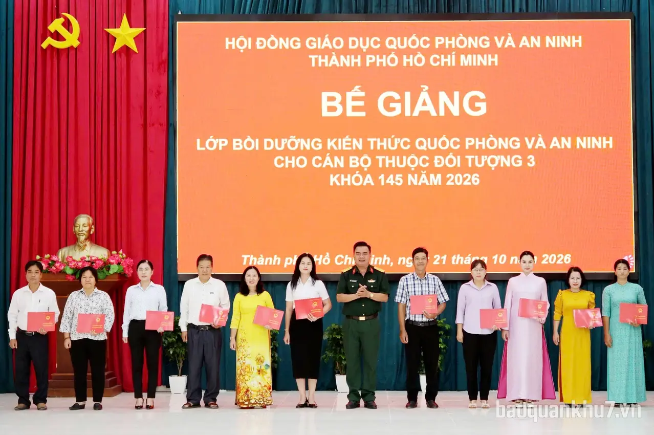 TPHCM bế mạc lớp bồi dưỡng kiến thức quốc phòng và an ninh 
