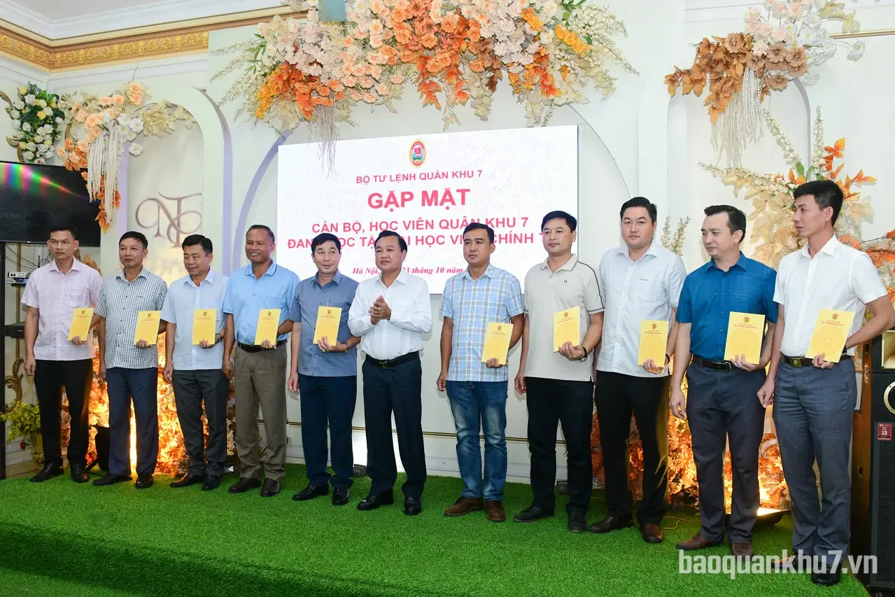 Bộ Tư lệnh Quân khu 7 gặp mặt cán bộ, học viên đang học tập tại Học viện Chính trị
