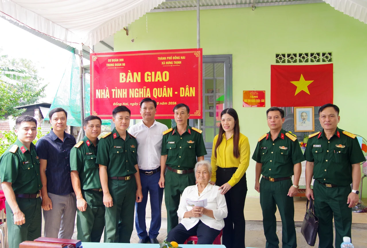 Trung đoàn 96, Sư đoàn 309 bàn giao nhà tình nghĩa quân - dân