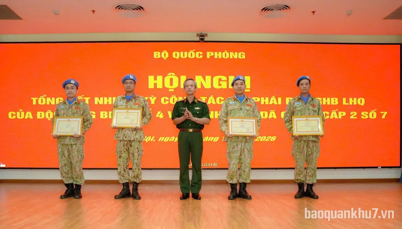 Tổng kết nhiệm kỳ công tác của Đội công binh số 4 và Bệnh viện dã chiến cấp 2 số 7