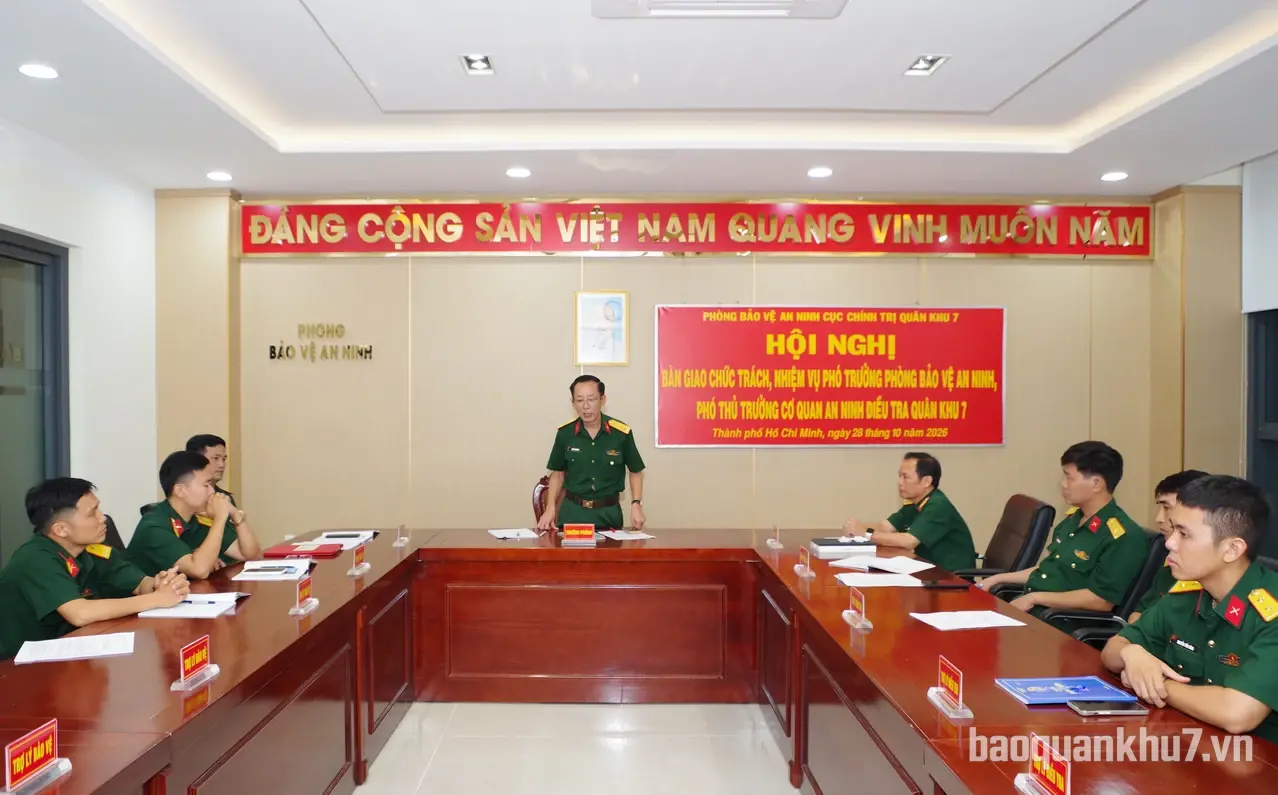 Bàn giao chức trách, nhiệm vụ Phó Trưởng phòng Bảo vệ an ninh Quân khu 7