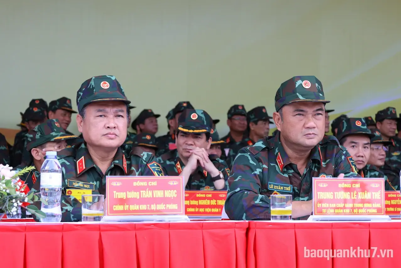 Thủ trưởng Bộ Tư lệnh Quân khu 7 tham quan diễn tập tác chiến phòng thủ Quân khu 4 năm 2026