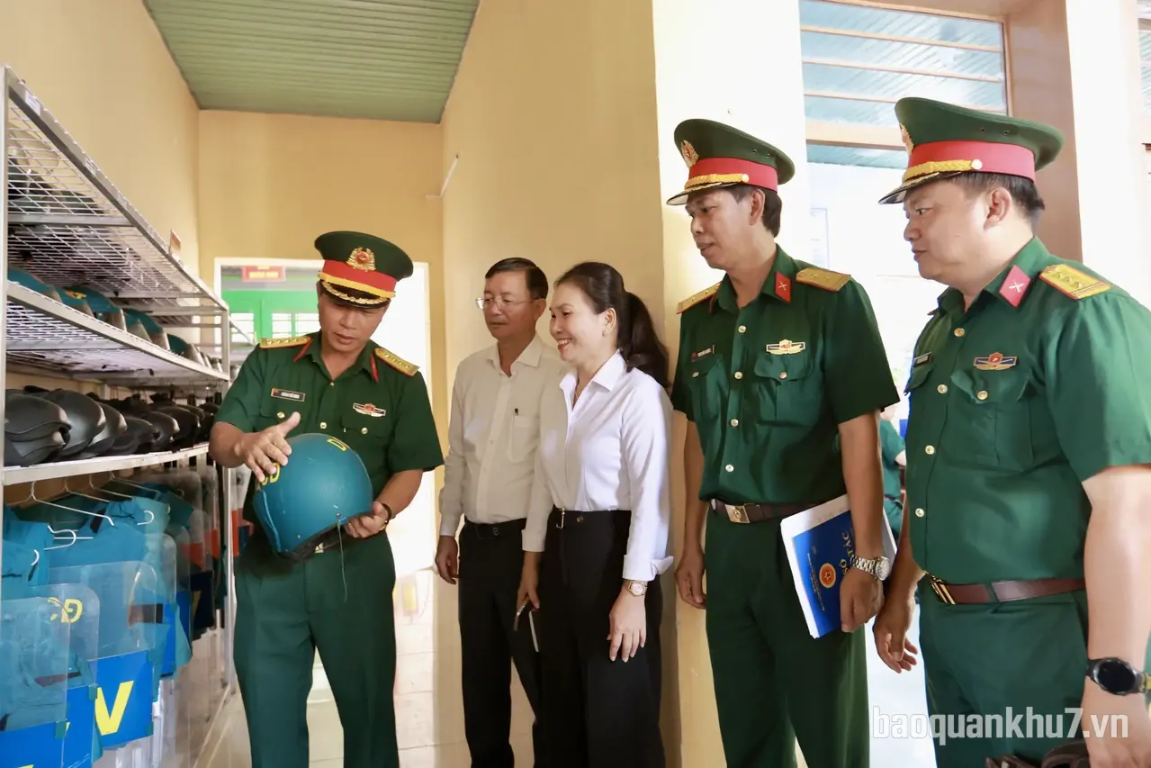 Đại tá Phùng Thế Hùng kiểm tra công tác quân sự, quốc phòng tại các đơn vị, địa phương 
