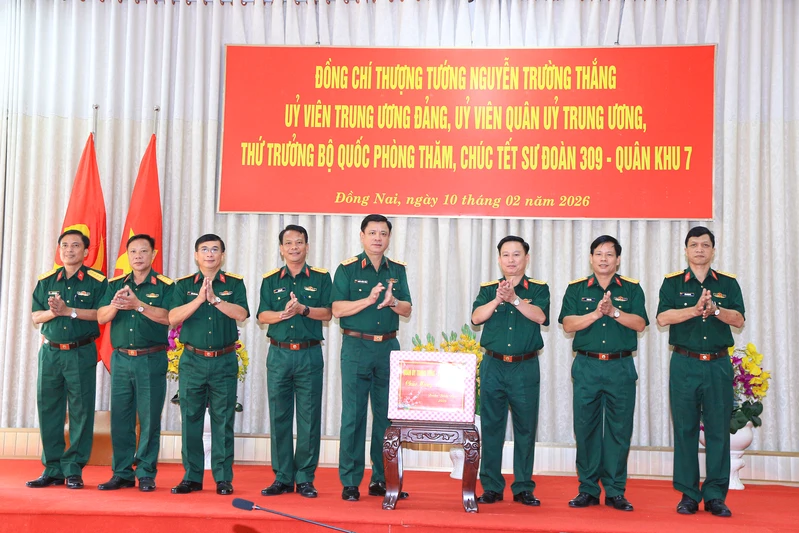 Thượng tướng Nguyễn Trường Thắng thăm, chúc Tết các đơn vị Quân khu 7 tại tỉnh Đồng Nai