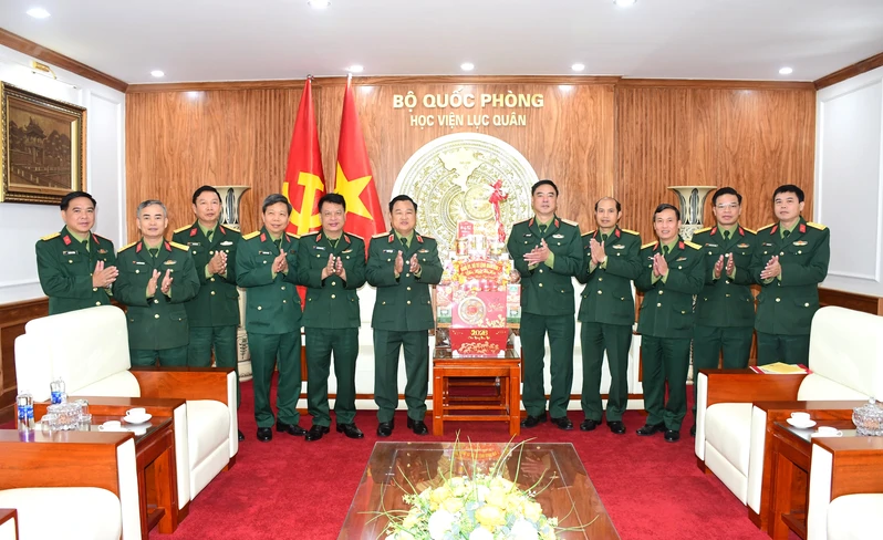 Trung tướng Trần Vinh Ngọc, Chính ủy Quân khu chúc Tết Học viện Lục quân