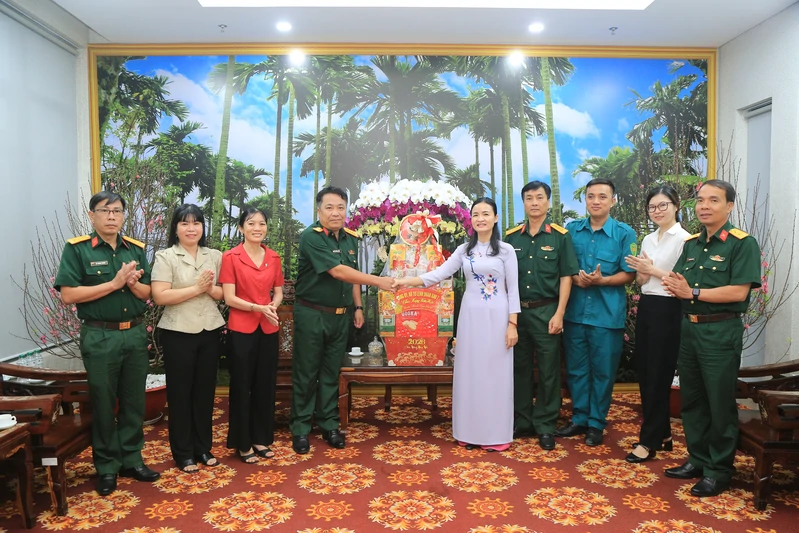 Đảng ủy, Bộ Tư lệnh Quân khu 7 chúc Tết Đảng bộ, chính quyền xã Hóc Môn