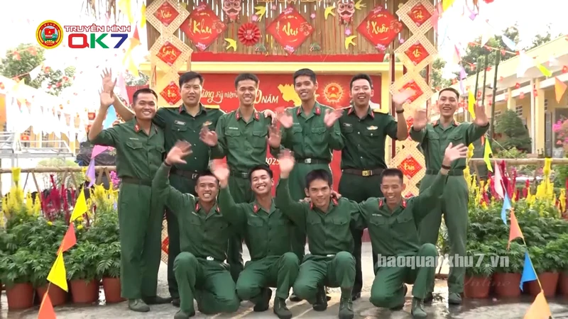 MEDIA: CÁN BỘ, CHIẾN SĨ LLVT QUÂN KHU 7 RỘN RÀNG ĐÓN XUÂN