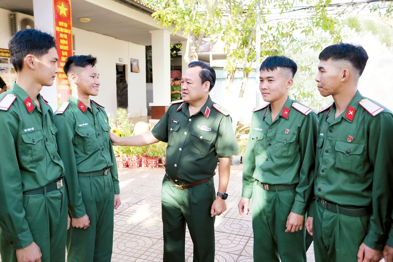 Năm mới, khí thế mới, Đảng bộ, LLVT Quân khu phấn đấu hoàn thành xuất sắc nhiệm vụ