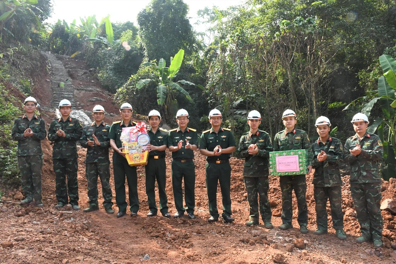 Ngày xuân trên những công trình