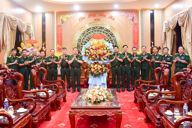 Đại tướng Nguyễn Trọng Nghĩa thăm, chúc Tết Cục Chính trị Quân khu 7