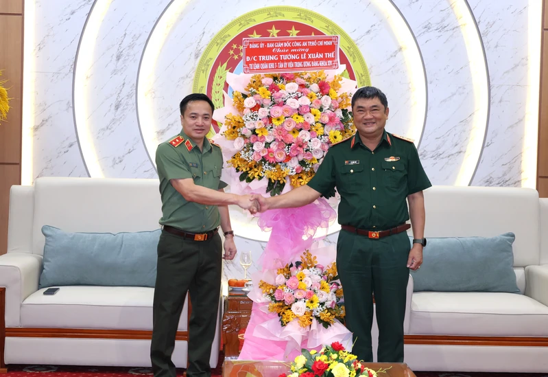 Đảng ủy, Ban Giám đốc Công an TP Hồ Chí Minh và Đảng ủy, Bộ Tư lệnh Vùng Cảnh sát biển 3 thăm, chúc Tết Bộ Tư lệnh Quân khu 7